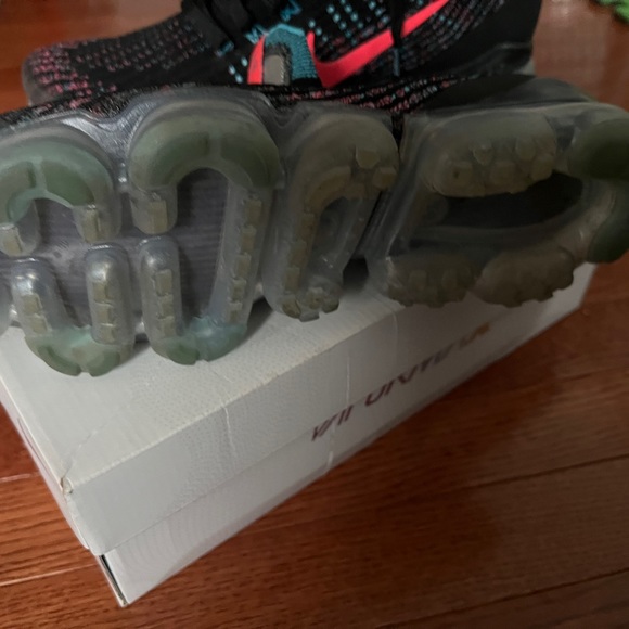 W Air Vapormax Flyknit 3 size 11 - Picture 6 of 6
